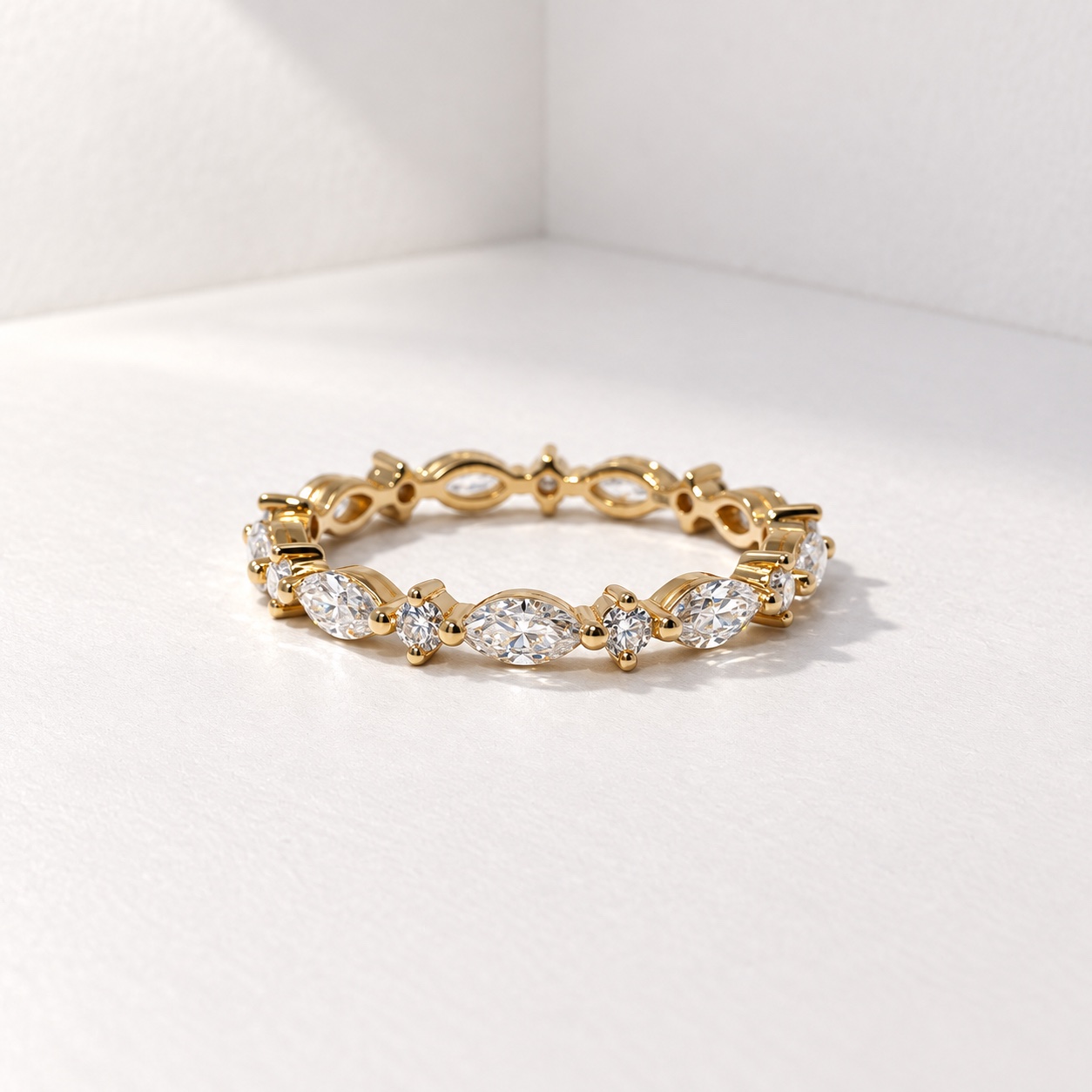 Mermaid’s Miracle band met marquise en ronde stenen