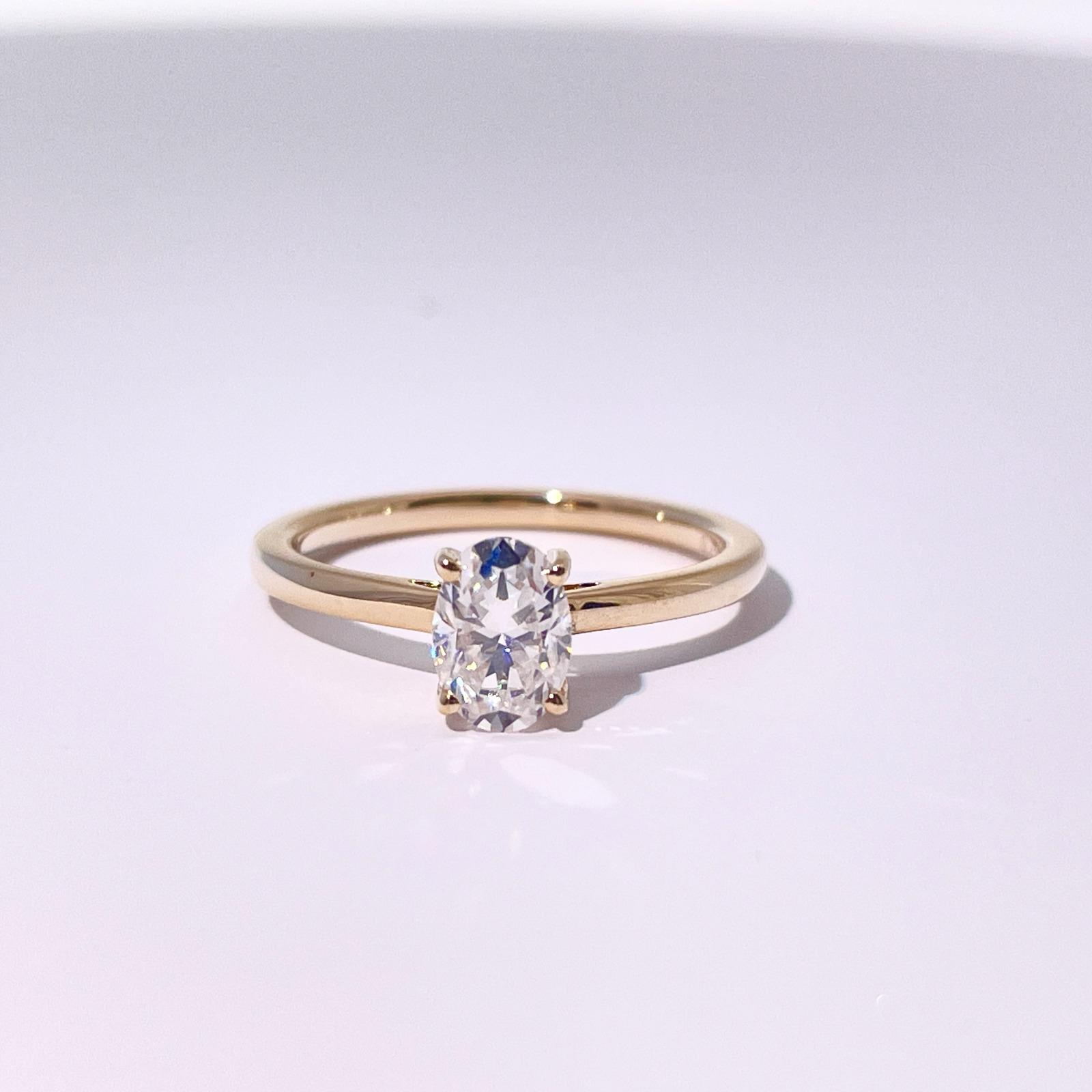 The Coastal Light Ring — Twisted moissanite band